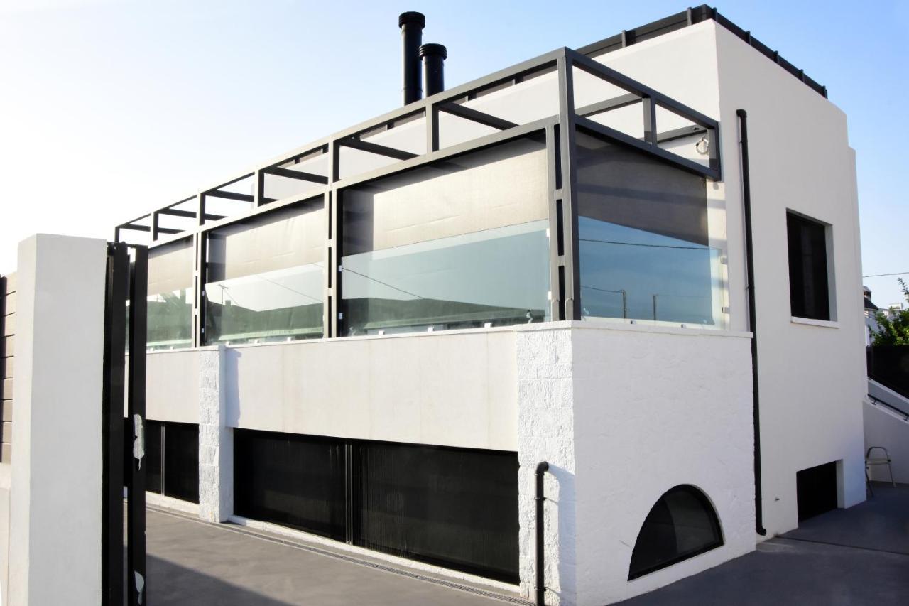 White And Black Aegina Exterior photo